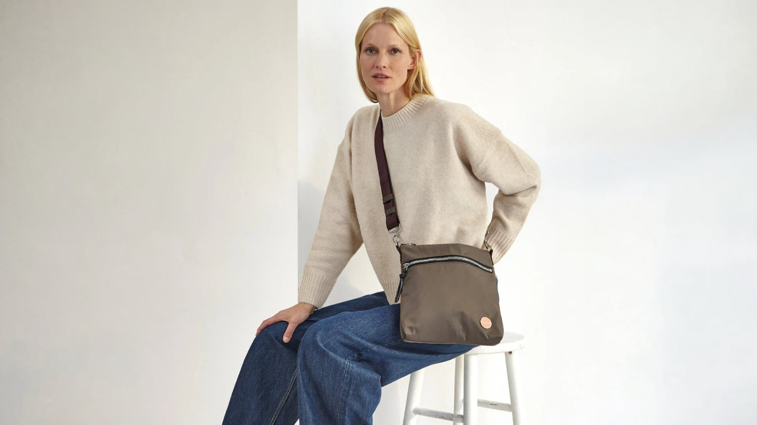 How to Choose the Right Crossbody Bag Size for Your Needs