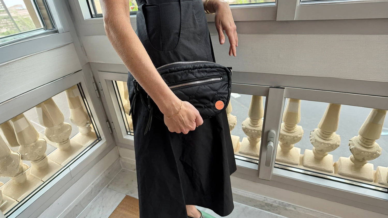 What Color Purse Goes With Everything? How to Choose the Most Versatile Handbag