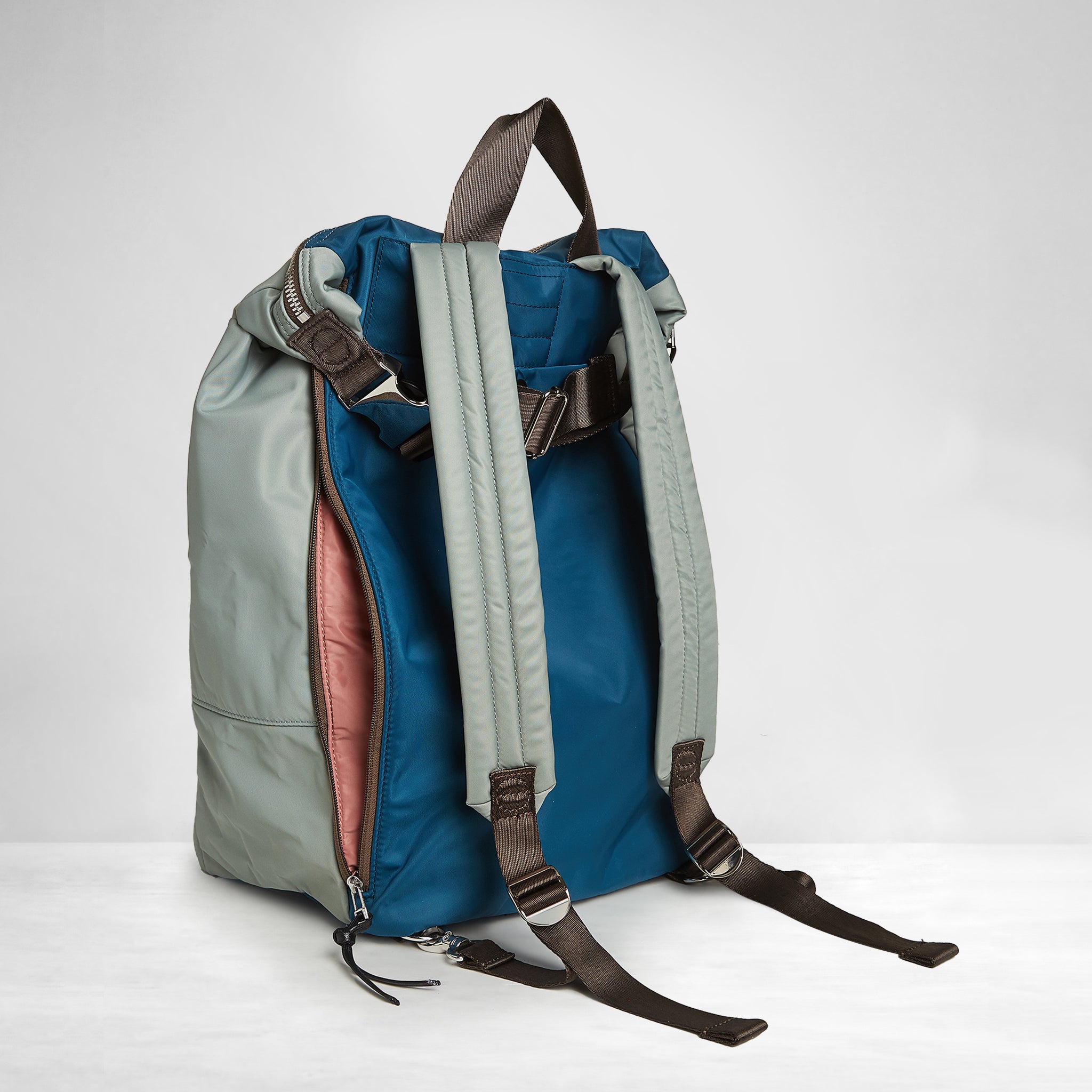 shortyLOVE boxer backpack in slate/teal; back view showcasing dual colors.
