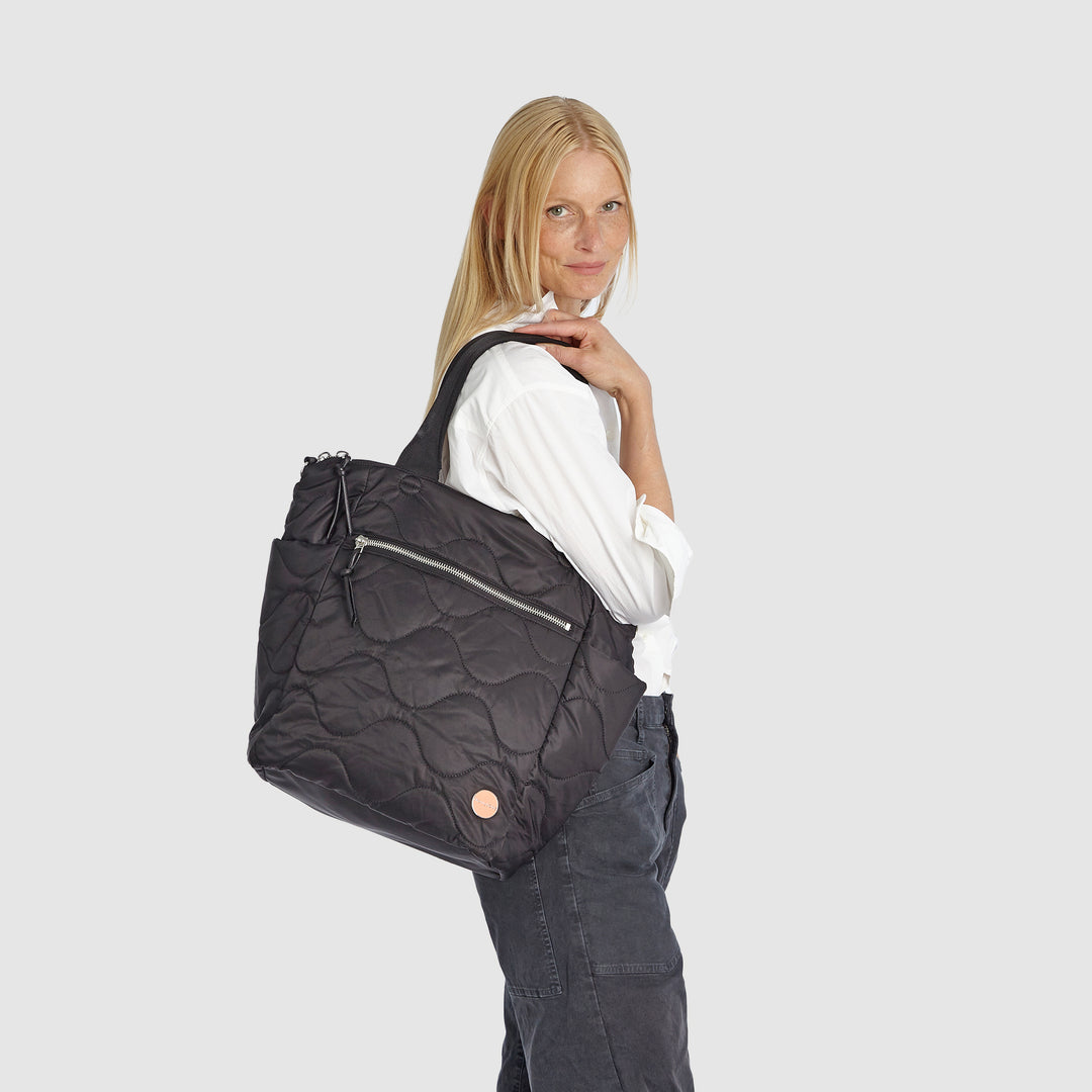 black quilted travel tote bag Large | & Diaper its lightweight and built Size:20 Grams BNWT: Lululemon Everywhere Belt CALLAWAY